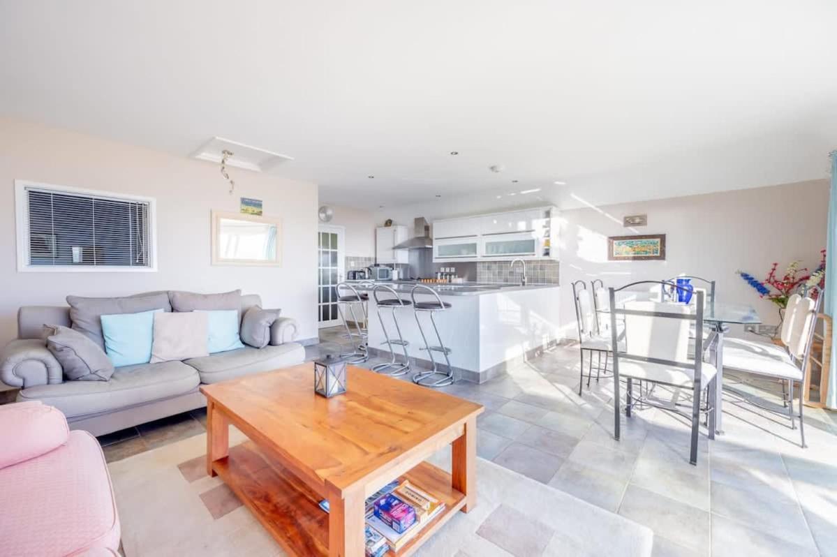 Family Haven By The Waves Direct Beach Access Villa Pevensey Exterior photo